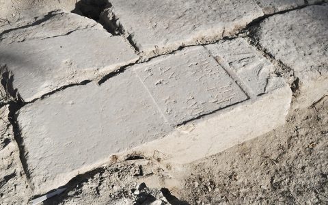 Les remplois antiques dans les églises médiévales des Alpes-Maritimes