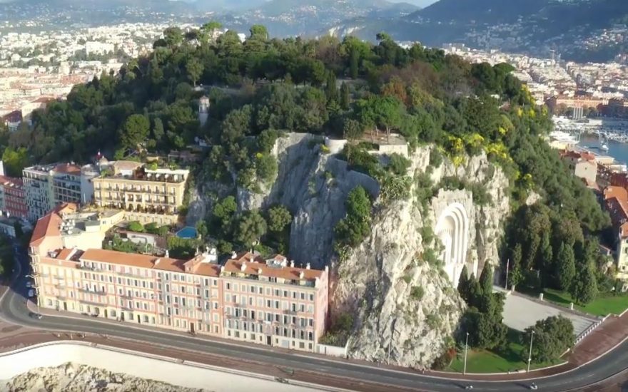 Regards croisés : la colline du Château