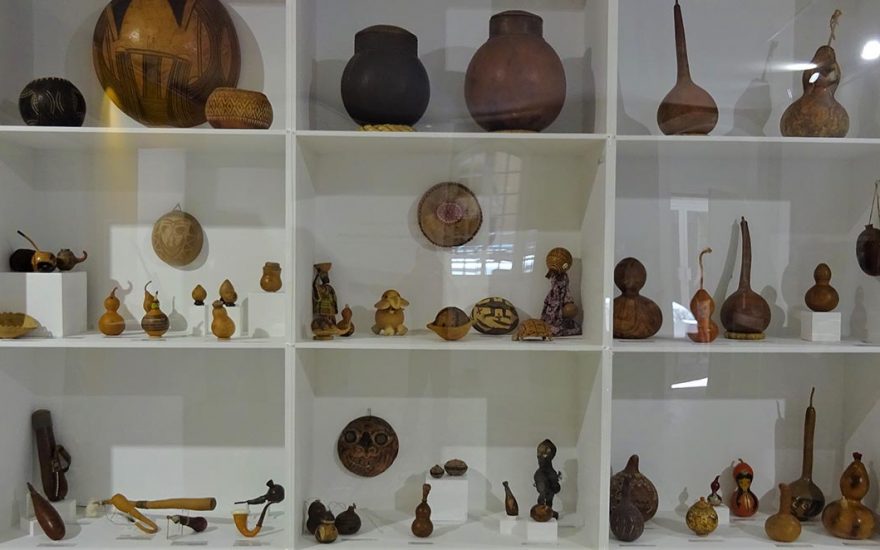 À la découverte d’instruments de musique en gourdes et calebasses, au Palais Lascaris